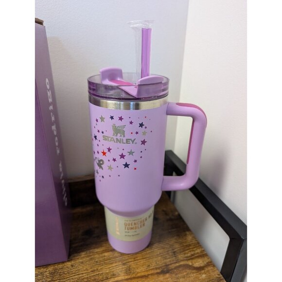 Olivia Rodrigo Stanley Cup - Picture 2 of 7